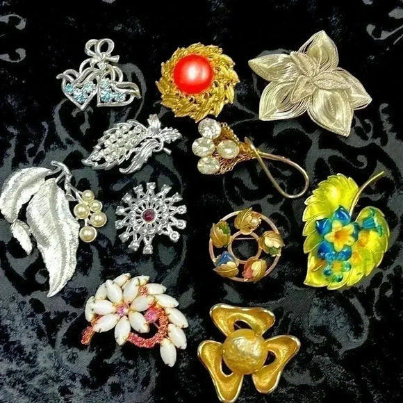 Vintage antique pins. 11 total. - Picture 1 of 7